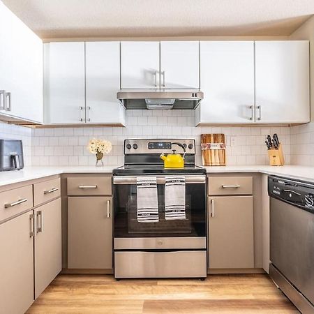 Modern And Spacious Apartment- Gym, Wifi, Free Parking Seattle Esterno foto