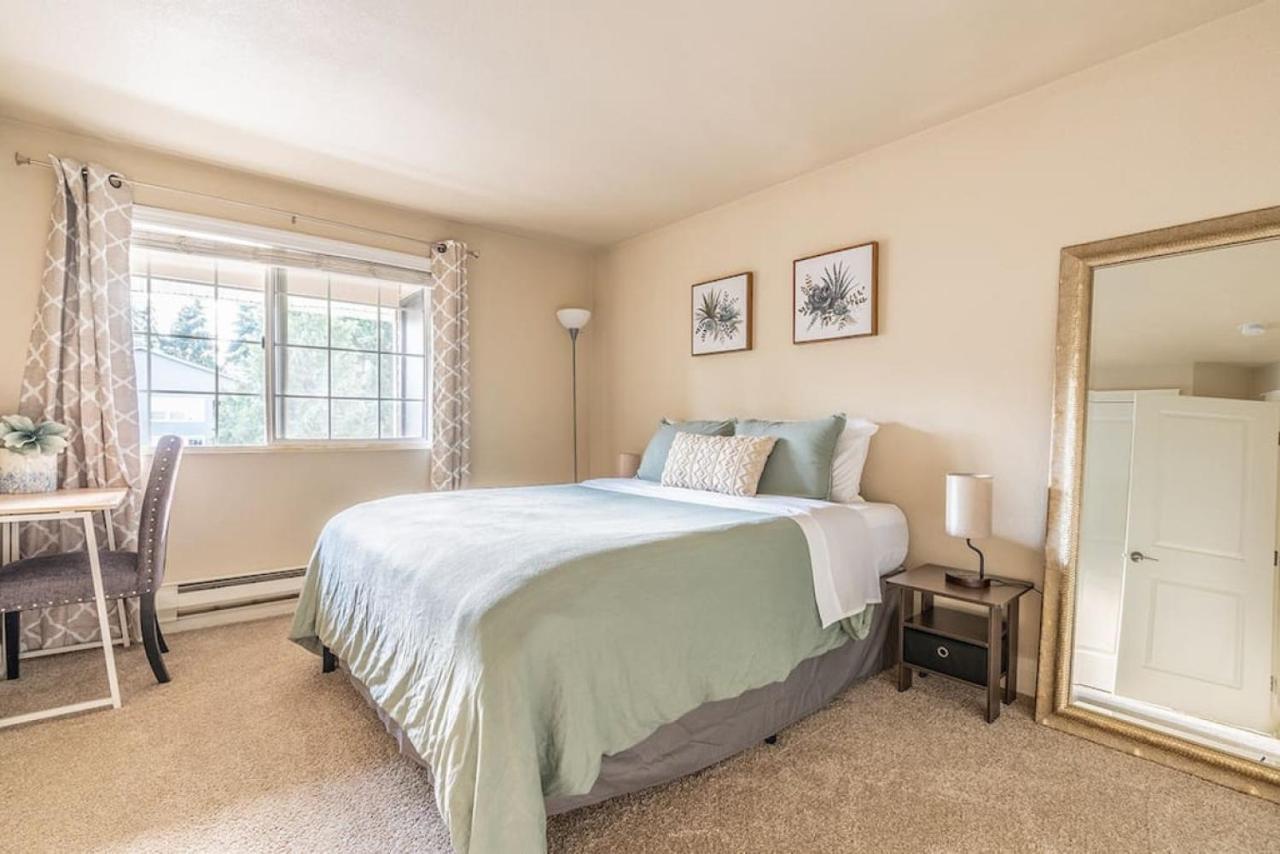 Modern And Spacious Apartment- Gym, Wifi, Free Parking Seattle Esterno foto