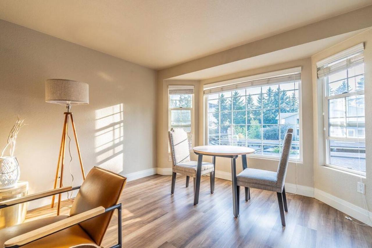 Modern And Spacious Apartment- Gym, Wifi, Free Parking Seattle Esterno foto