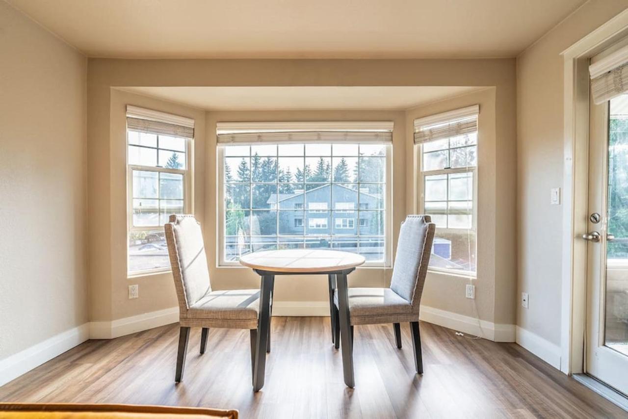 Modern And Spacious Apartment- Gym, Wifi, Free Parking Seattle Esterno foto