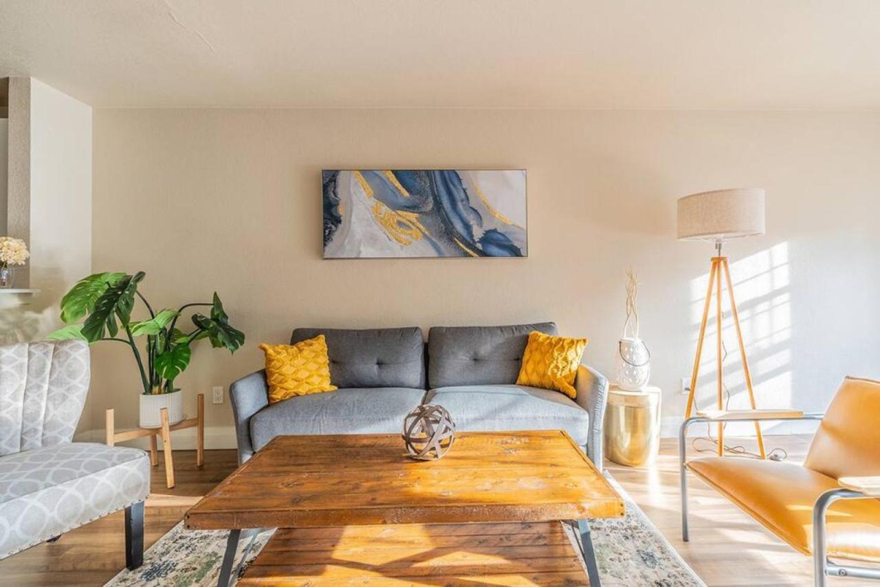 Modern And Spacious Apartment- Gym, Wifi, Free Parking Seattle Esterno foto