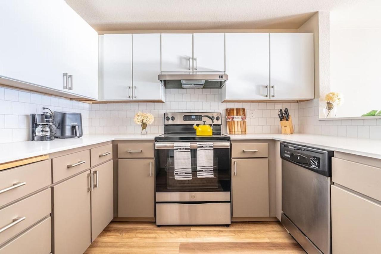 Modern And Spacious Apartment- Gym, Wifi, Free Parking Seattle Esterno foto