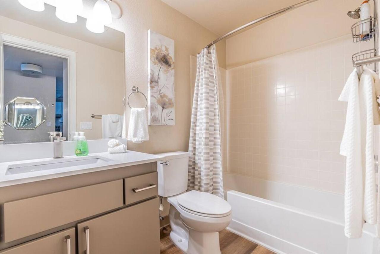 Modern And Spacious Apartment- Gym, Wifi, Free Parking Seattle Esterno foto