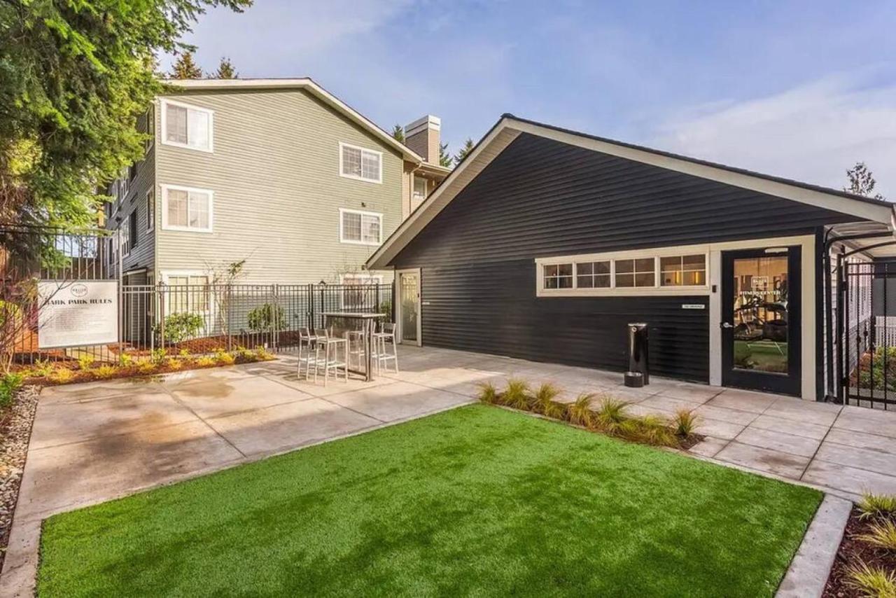 Modern And Spacious Apartment- Gym, Wifi, Free Parking Seattle Esterno foto