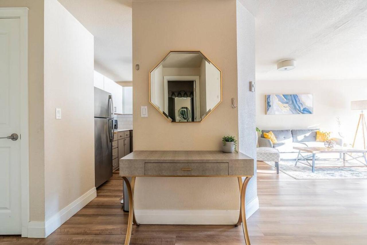 Modern And Spacious Apartment- Gym, Wifi, Free Parking Seattle Esterno foto