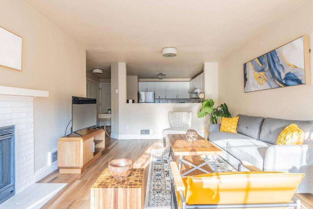 Modern And Spacious Apartment- Gym, Wifi, Free Parking Seattle Esterno foto